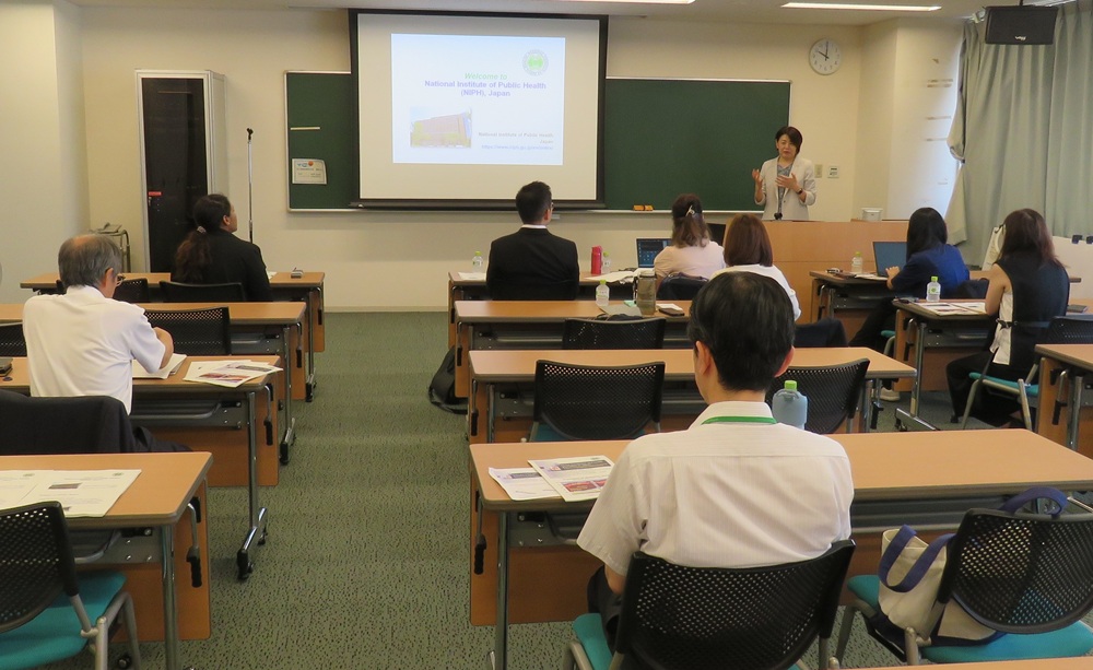 五十嵐統括研究官による国立保健医療科学院の概要説明